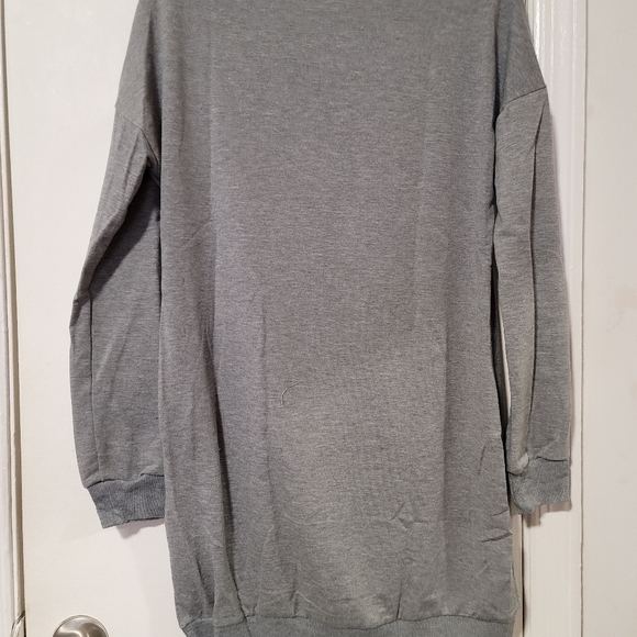 A long sleeve shirt - Picture 3 of 4